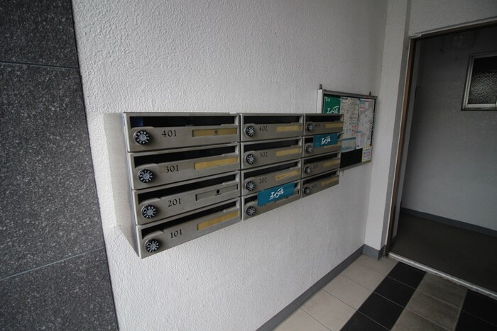 物件外観写真6　(エントランス部分)