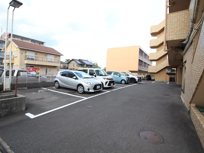物件外観写真5　(駐車場)