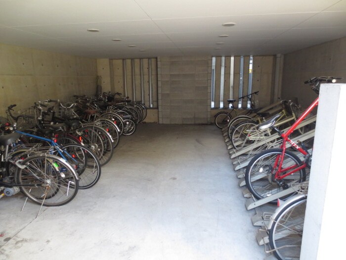 物件外観写真5　(駐輪場)