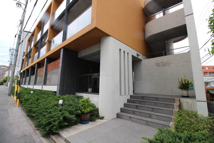 物件外観写真6　(エントランス部分)