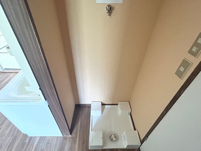 物件内観写真18　(洗濯機置場)