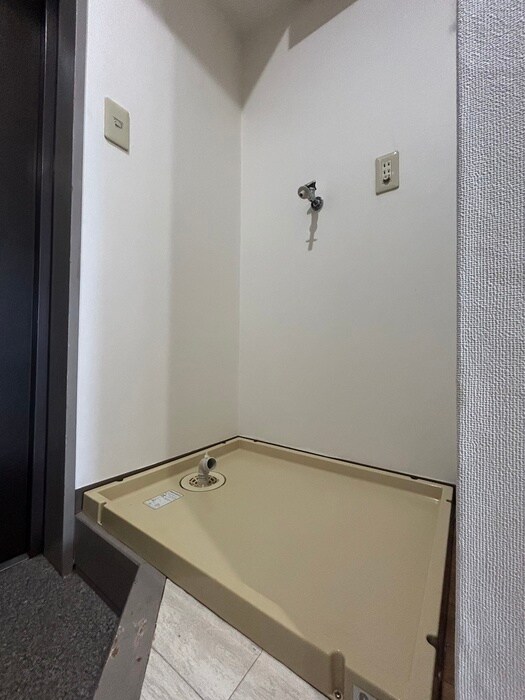 物件内観写真14　(洗濯機置場)