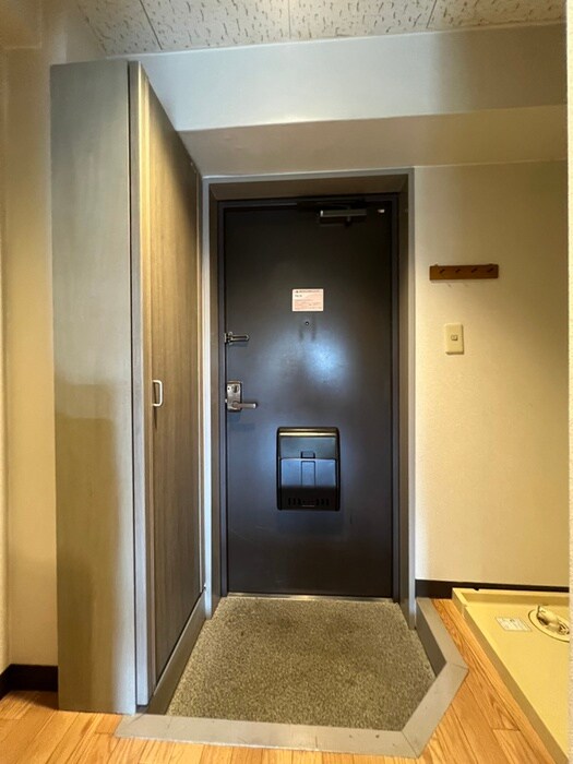 物件内観写真17　(玄関)