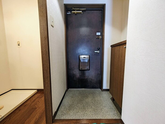 物件内観写真18　(玄関)