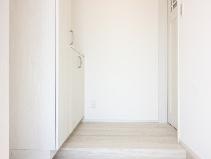 物件内観写真11　(玄関)