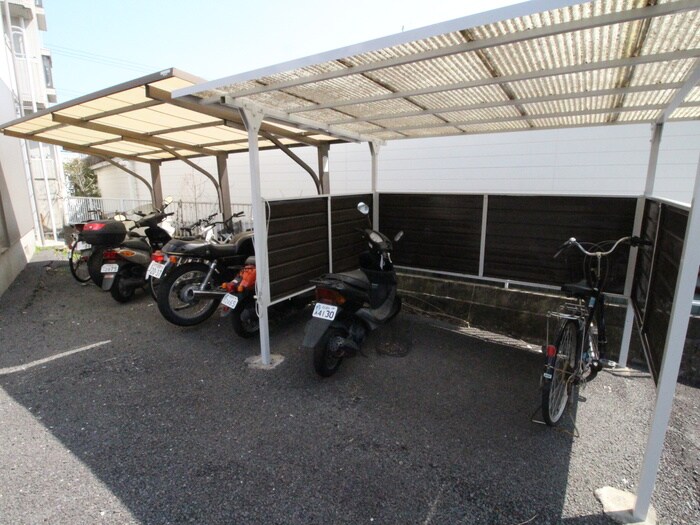 物件外観写真3　(駐輪場)
