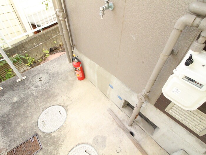 物件内観写真15　(洗濯機置場)