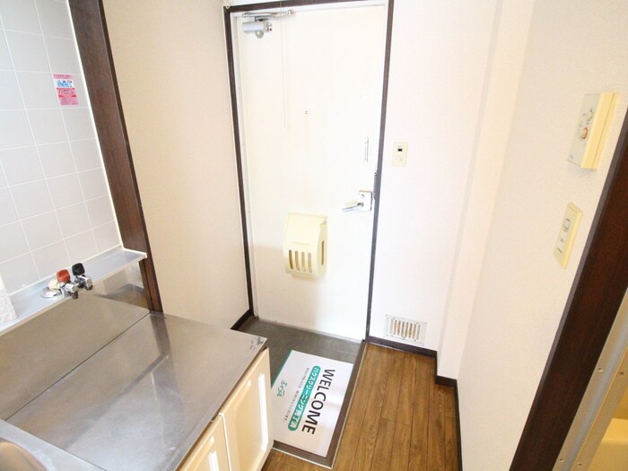 物件内観写真18　(玄関)