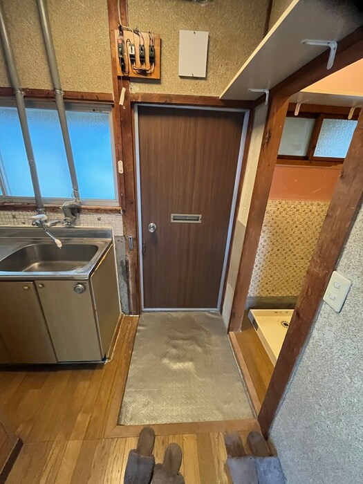 物件内観写真14　(玄関)