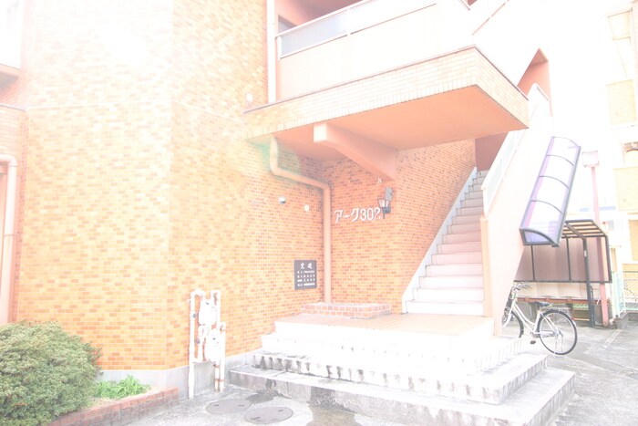 物件外観写真4　(エントランス部分)