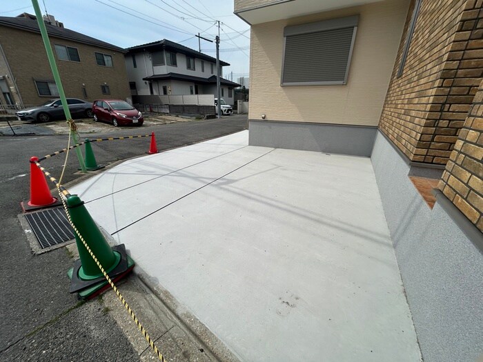 物件外観写真4　(駐車場)