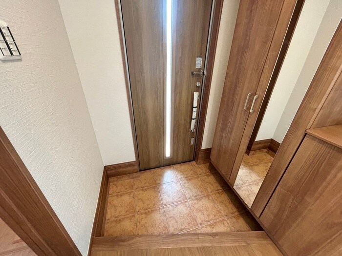 物件内観写真16　(玄関)