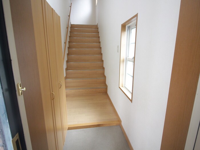 物件内観写真7　(玄関)