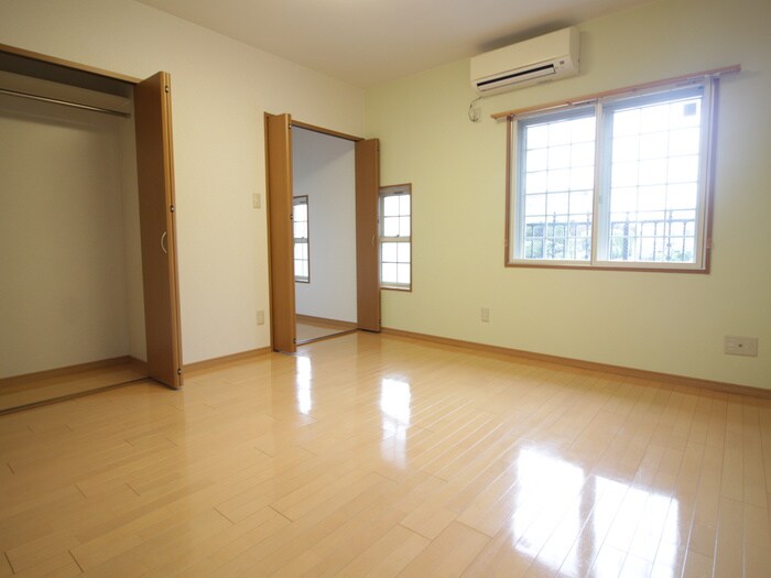 物件内観写真8　(居室)