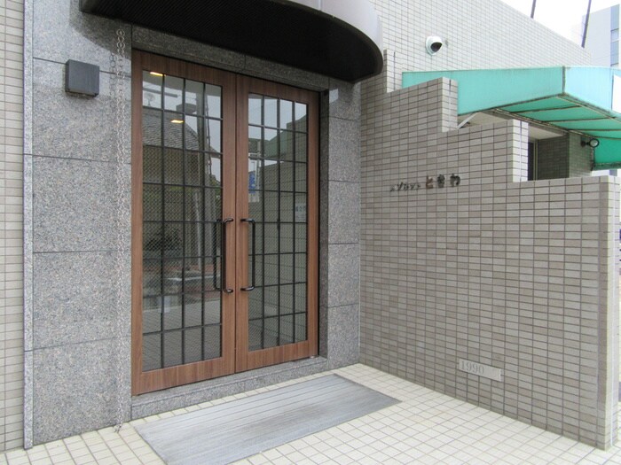 物件外観写真2　(エントランス部分)
