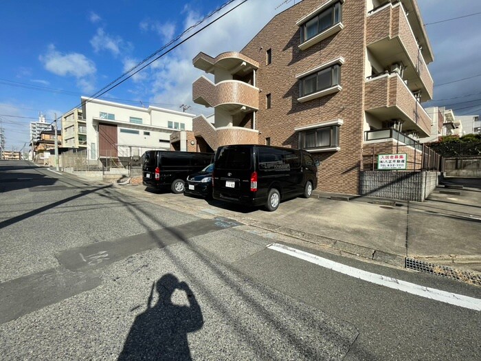 物件外観写真6　(駐車場)