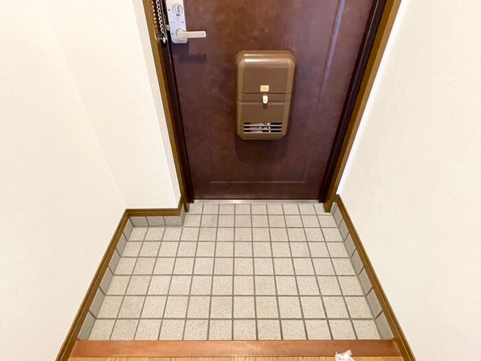 物件内観写真16　(玄関)