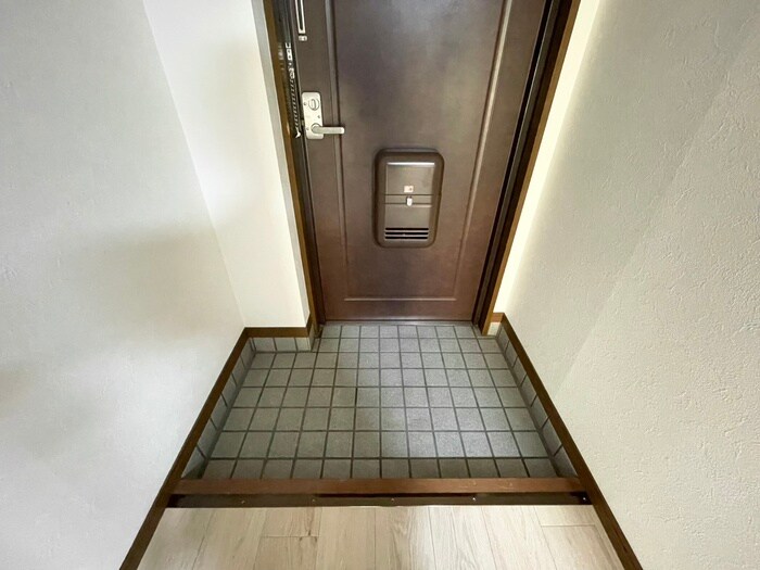 物件内観写真16　(玄関)