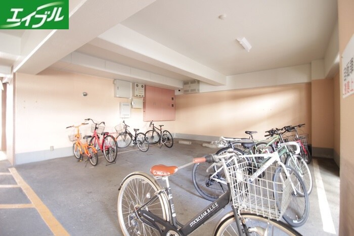 物件外観写真4　(駐輪場)
