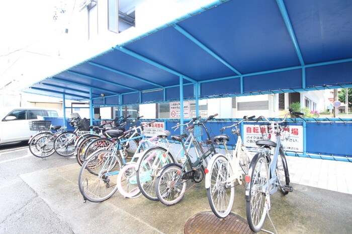 物件外観写真3　(駐輪場)