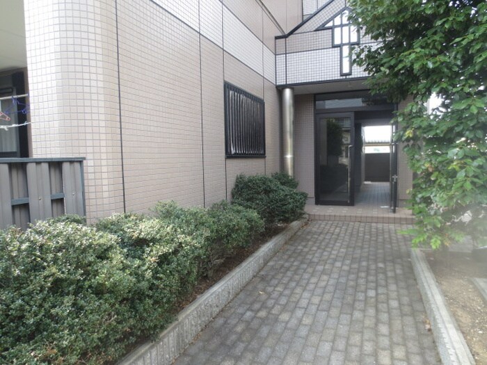 物件外観写真3　(エントランス部分)