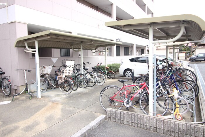 物件外観写真4　(駐輪場)