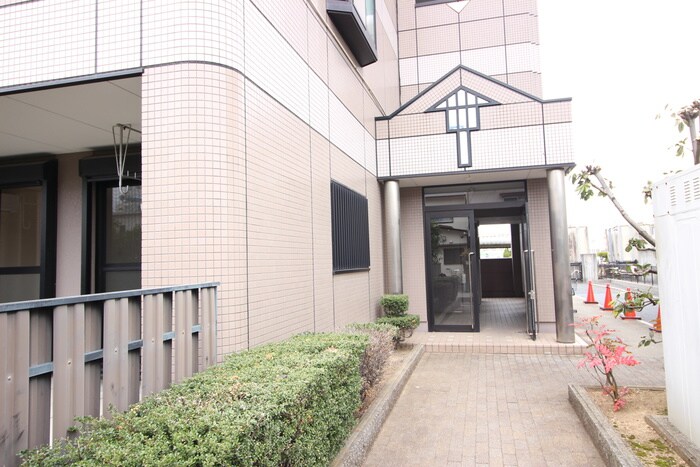 物件外観写真5　(エントランス部分)