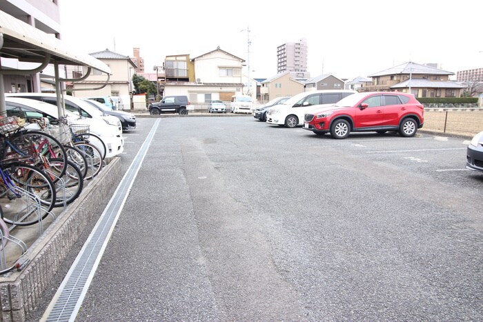 物件外観写真6　(駐車場)