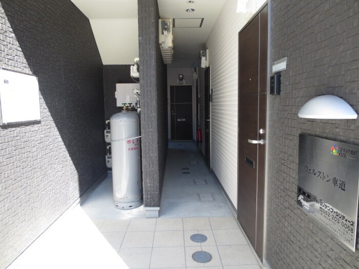 物件外観写真3　(エントランス部分)