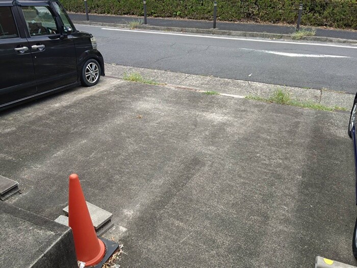 物件外観写真3　(駐車場)