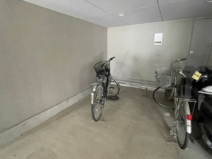 物件外観写真6　(駐輪場)