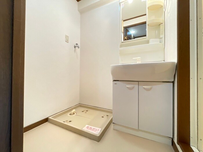 物件内観写真12　(洗濯機置場)