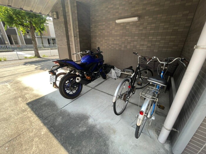 物件外観写真3　(駐輪場)