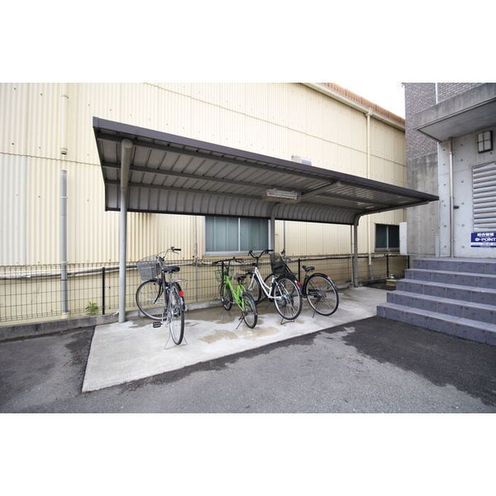 物件外観写真3　(駐輪場)