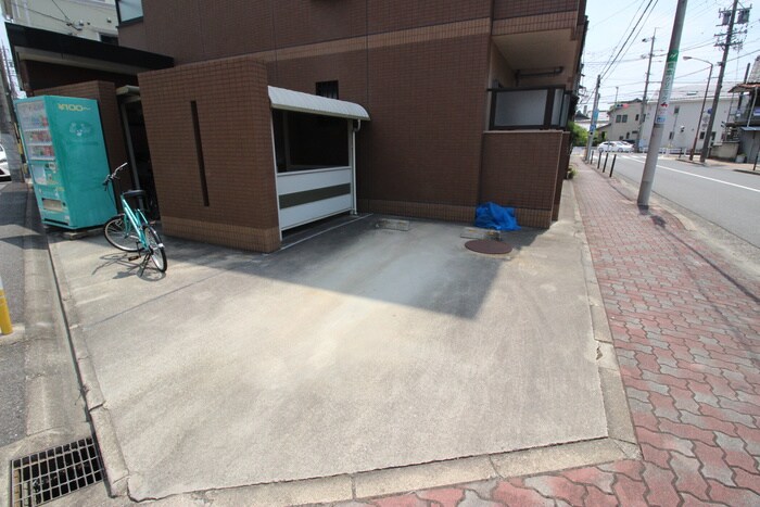 物件外観写真5　(駐車場)