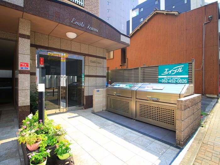 物件外観写真2　(エントランス部分)