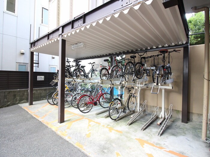 物件外観写真4　(駐輪場)