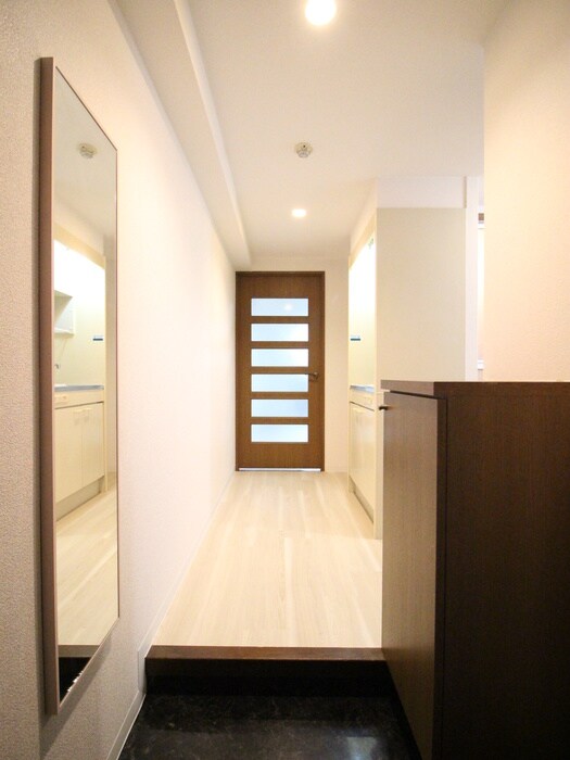 物件内観写真16　(玄関)