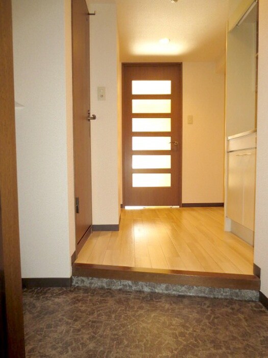 物件内観写真16　(玄関)