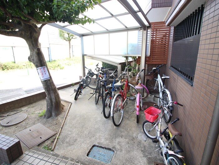 物件外観写真5　(駐輪場)