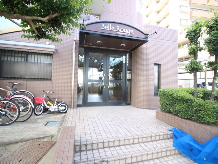 物件外観写真6　(エントランス部分)