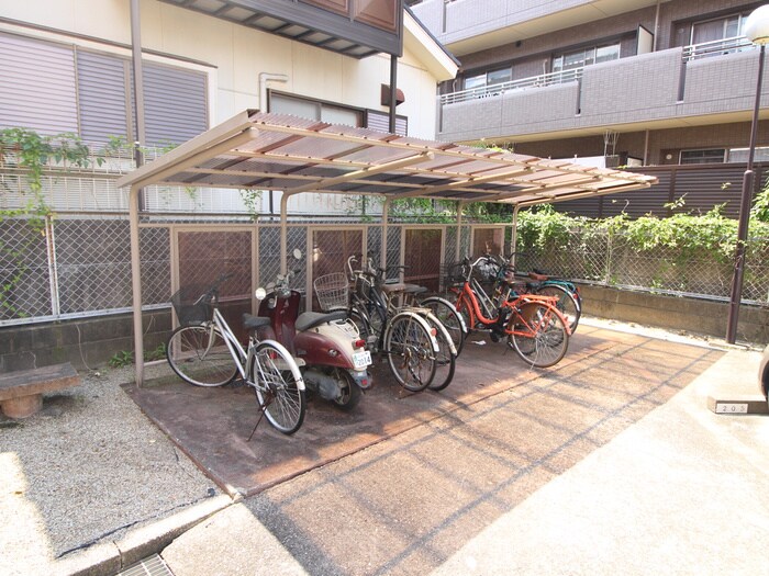 物件外観写真5　(駐輪場)
