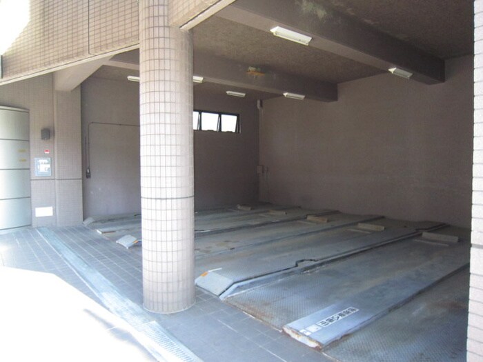 物件外観写真3　(駐車場)