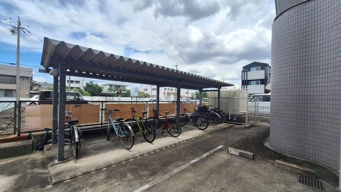 物件外観写真3　(駐輪場)