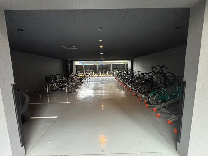 物件外観写真4　(駐輪場)