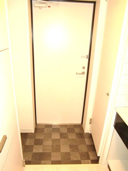 物件内観写真12　(玄関)
