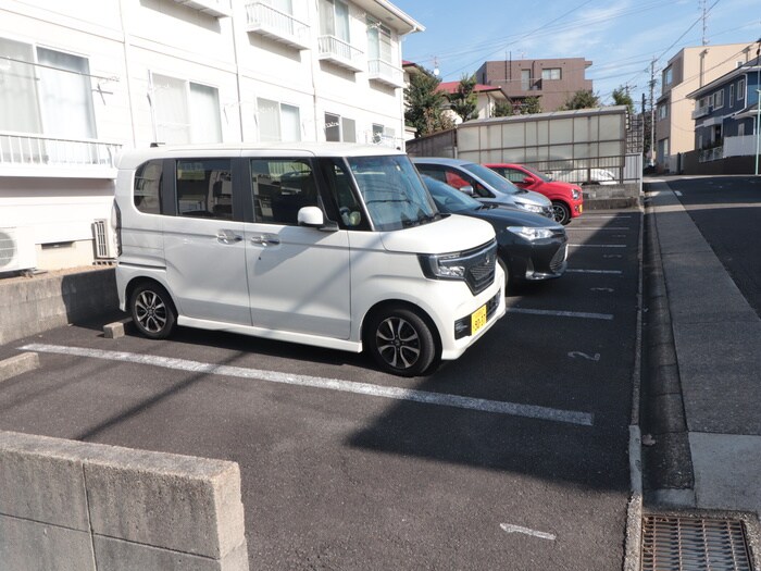 物件外観写真4　(駐車場)