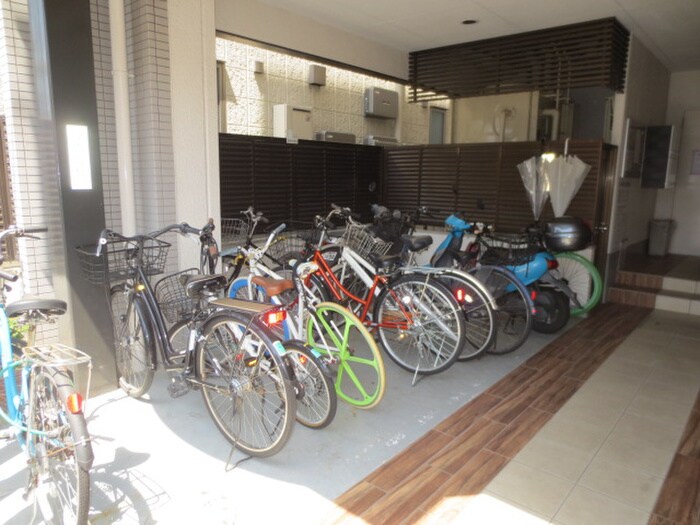 物件外観写真3　(駐輪場)