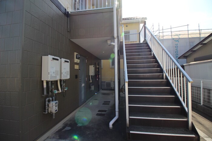 物件外観写真2　(エントランス部分)