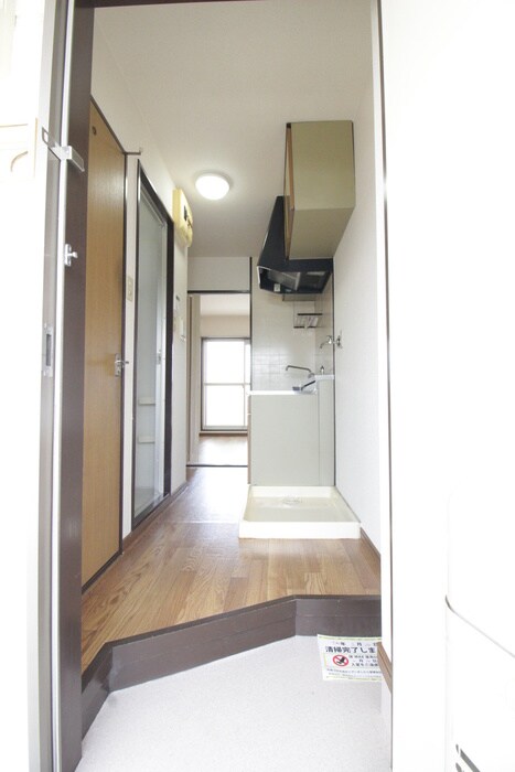 物件内観写真7　(玄関)